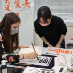 日本の大学生との書道体験  Calligraphy experience with Japanese University students
